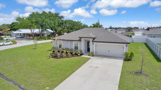New construction Single-Family house 920 Sw Castaneda Ln, Port Saint Lucie, FL 34953 - image