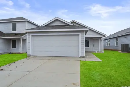 New construction Single-Family house 3836 Swift Fox Rd, New Braunfels, TX 78130 - image