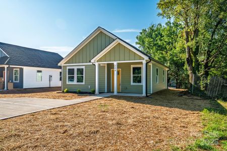 New construction Single-Family house 206 N Railroad Ave, East Spencer, NC 28039 - image