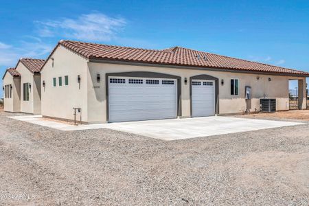 New construction Single-Family house 13000 S Tuthill Road, Buckeye, AZ 85326 - photo 0