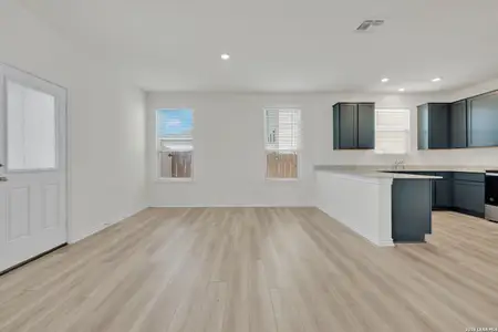 New construction Single-Family house 10446 Canard Crst, Converse, TX 78109 - image 16