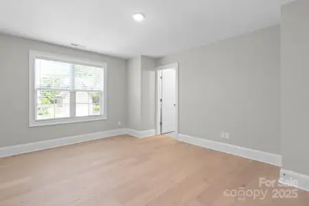 New construction Single-Family house 6910 Providence Ln W, Charlotte, NC 28226 - image 20