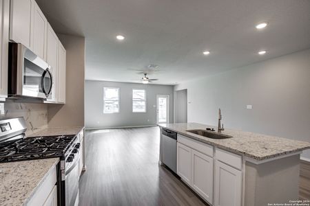 New construction Single-Family house 3424 Meteor Night, Converse, TX 78109 The Douglas C- photo 17 17