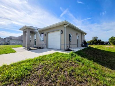 New construction Single-Family house 402 Harrison Dr, Lehigh Acres, FL 33936 - image