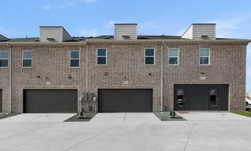 New construction Townhouse house 5704 Lakeview Dr, Watauga, TX 76148 - image