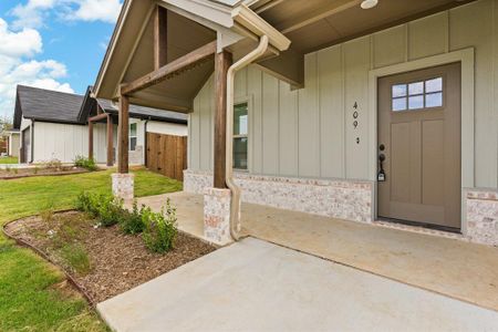 New construction Single-Family house 409 E Allen Ave, Godley, TX 76044 null- photo 1 1