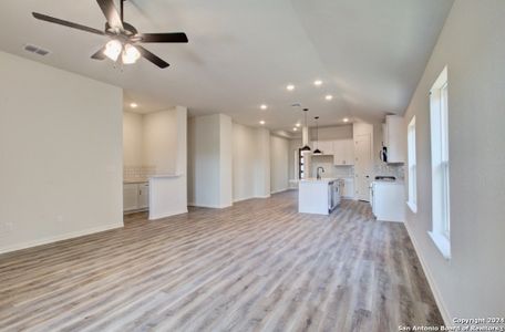 New construction Single-Family house 1563 Seekat Dr, New Braunfels, TX 78132 Oleander- photo 13 13