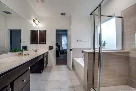 New construction Single-Family house 15323 Danae Bnd, San Antonio, TX 78245 null- photo 14 14