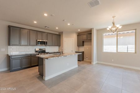 New construction Single-Family house 21581 W Papago St, Buckeye, AZ 85326 Castillo Series - Clover- photo 8 8