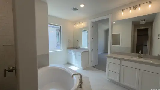 New construction Single-Family house 15103 Domino Rdg, San Antonio, TX 78245 plan Hill II - image