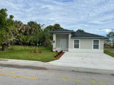 New construction Single-Family house 706 Dundas Ct, Fort Pierce, FL 34950 - image