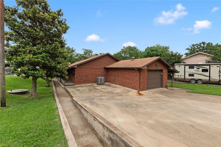 New construction Single-Family house 1524 Villa Cove Dr, Tool, TX 75143 - image