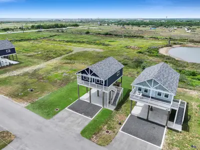 New construction Single-Family house 1041 Sunset Cir W, Crystal Beach, TX 77650 - image