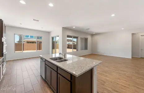 New construction Single-Family house 844 W Flatiron Trl, Apache Junction, AZ 85120 Ravenna- photo 5 5