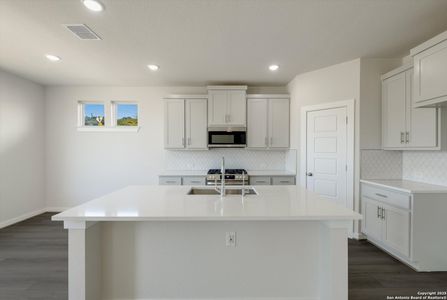 New construction Single-Family house 15407 Ivory Hls, San Antonio, TX 78247 plan Lancaster - image 7