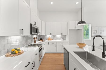 New construction Single-Family house 1002 Tuskegee Heights Ln, Houston, TX 77091 - image 4