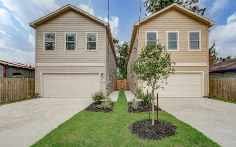 New construction Single-Family house 8811 Prairie View Drive, Unit B, Houston, TX 77088 - photo 1 1