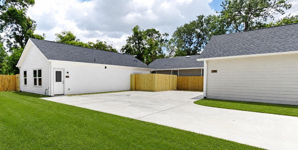 New construction Single-Family house 8614 Peachtree St, Unit c, Houston, TX 77016 - image
