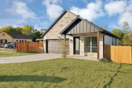 New construction Single-Family house 1023 E Allen Ave, Fort Worth, TX 76104 - image