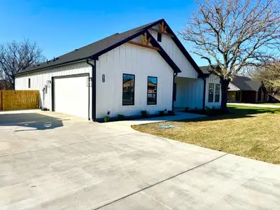 New construction Single-Family house 1106 E Sixth St, Springtown, TX 76082 - image