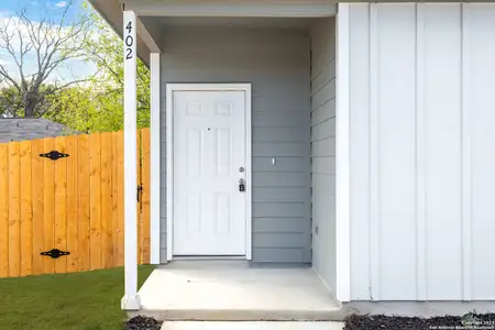 New construction Multi-Family house 609-611 Hudson St, Seguin, TX 78155 - image