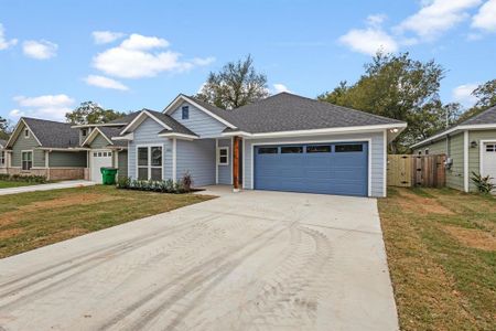 View of front of house featuring a front yard and a garage