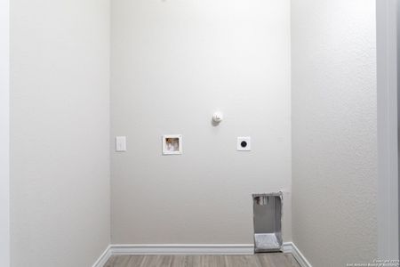 New construction Multi-Family house 609-611 Hudson St, Seguin, TX 78155 - image 13