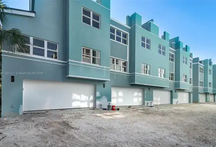 New construction Townhouse house 824 Se 12 Ct, Unit 08, Fort Lauderdale, FL 33316 null- photo 0