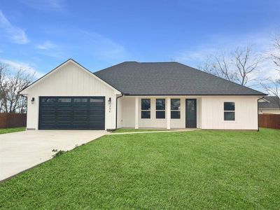 New construction Single-Family house 404 N San Marcos St, Whitney, TX 76692 - image