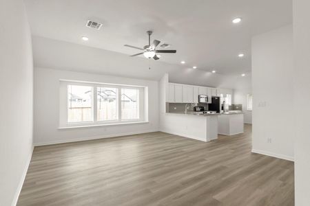 New construction Single-Family house 3729 Pin Oak Hls, Seguin, TX 78155 plan Crow - image 13