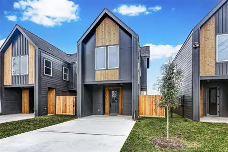 New construction Single-Family house 8008 Sunbury St, Houston, TX 77028 - image