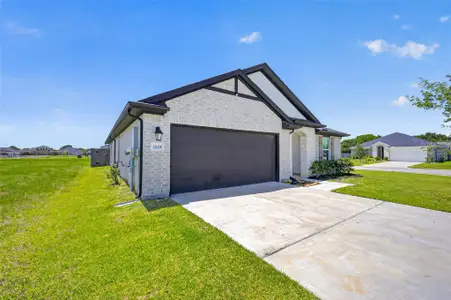 New construction Single-Family house 3225 Fig Tree Ln Ln, Texas City, TX 77590 - image