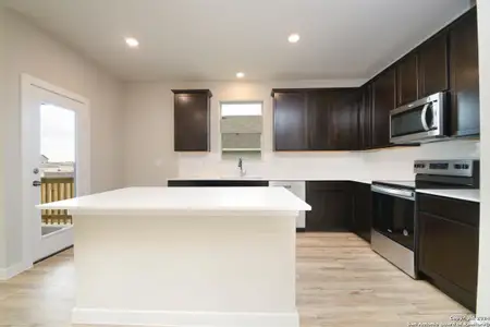 New construction Single-Family house 509 Cowboy Hts, Cibolo, TX 78108 Chestnut J- photo 6 6