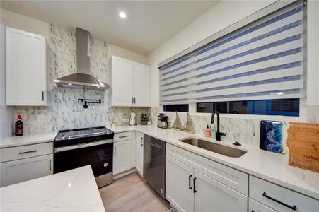 New construction Townhouse house 323 15Th St N, St. Petersburg, FL 33705 - image 19