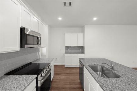 New construction Single-Family house 1878 Redwood Ln, Dayton, TX 77535 plan Lawrence - image 5