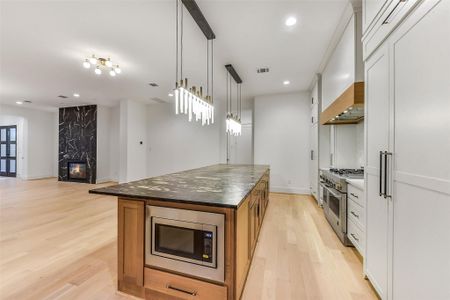 New construction Single-Family house 1902 Nantucket Dr, Houston, TX 77057 - image 13