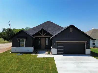 New construction Single-Family house 2412 Creek Dr, Granbury, TX 76048 null- photo 0