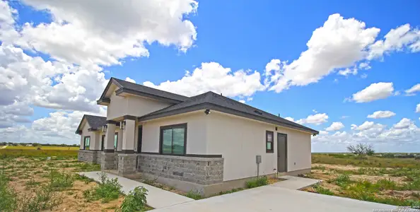 New construction Single-Family house 792 Lake Vly, La Vernia, TX 78121 - image