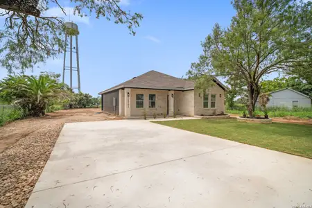 New construction Single-Family house 15242 Oak St, Lytle, TX 78052 - image