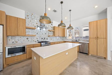 New construction Single-Family house 106 W Croslin St, Unit 1, Austin, TX 78752 - image 8