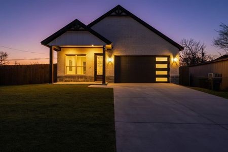 New construction Single-Family house 3401 S Hughes Ave, Fort Worth, TX 76119 - image