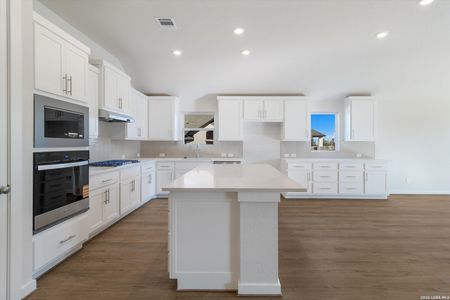 New construction Single-Family house 1855 Weinnacht, New Braunfels, TX 78132 plan Hamilton - image 9