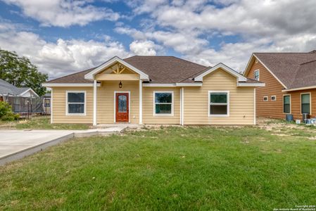 New construction Single-Family house 144 W Brazos St, Uvalde, TX 78801 - image