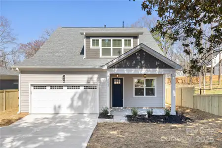 New construction Single-Family house 302 Lincoln St, Belmont, NC 28012 null- photo 0