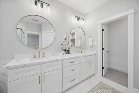 New construction Single-Family house 719 Thornton Rd, Unit B, Houston, TX 77018 - image 10