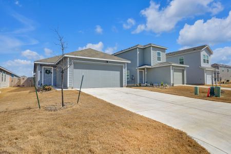 New construction Single-Family house 353 Marty Allen Lp, Jarrell, TX 76537 - image