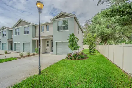 New construction Townhouse house 6358 Sophie Oaks Ct, Tampa, FL 33610 - image