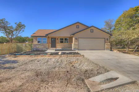 New construction Single-Family house 1008 Greenbriar Dr, Canyon Lake, TX 78133 - photo 0