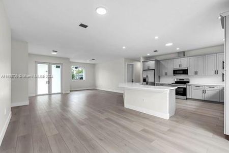 OPEN FLOOR PLAN ALL NEW CONSTRUCTION 4/3 HOME ALL MODERN FINISHES, WOOD FLOORS, LED LIGHTING, CUSTOM CABINETS W/ CENTER ISLAND, ALL ENERGY SAVING APPLIANCES