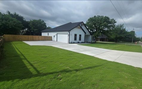New construction Single-Family house 1106 E Sixth St, Springtown, TX 76082 - image